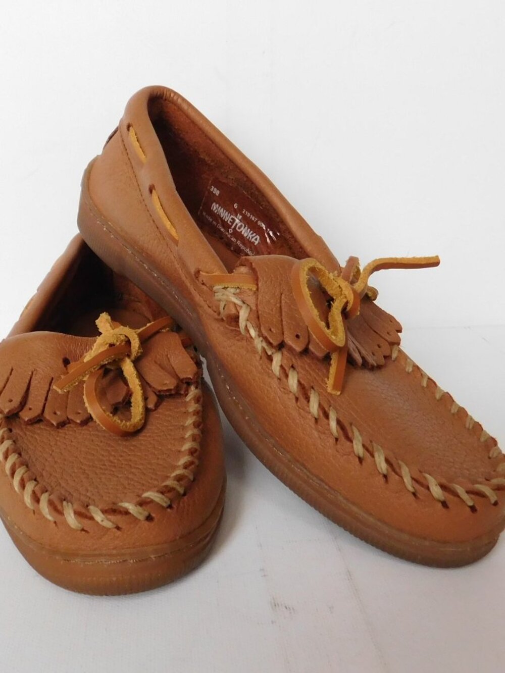 Minnetonka Women's Brown Fringe Moccasin Leather Slip On Shoes 6 Rubber Sole